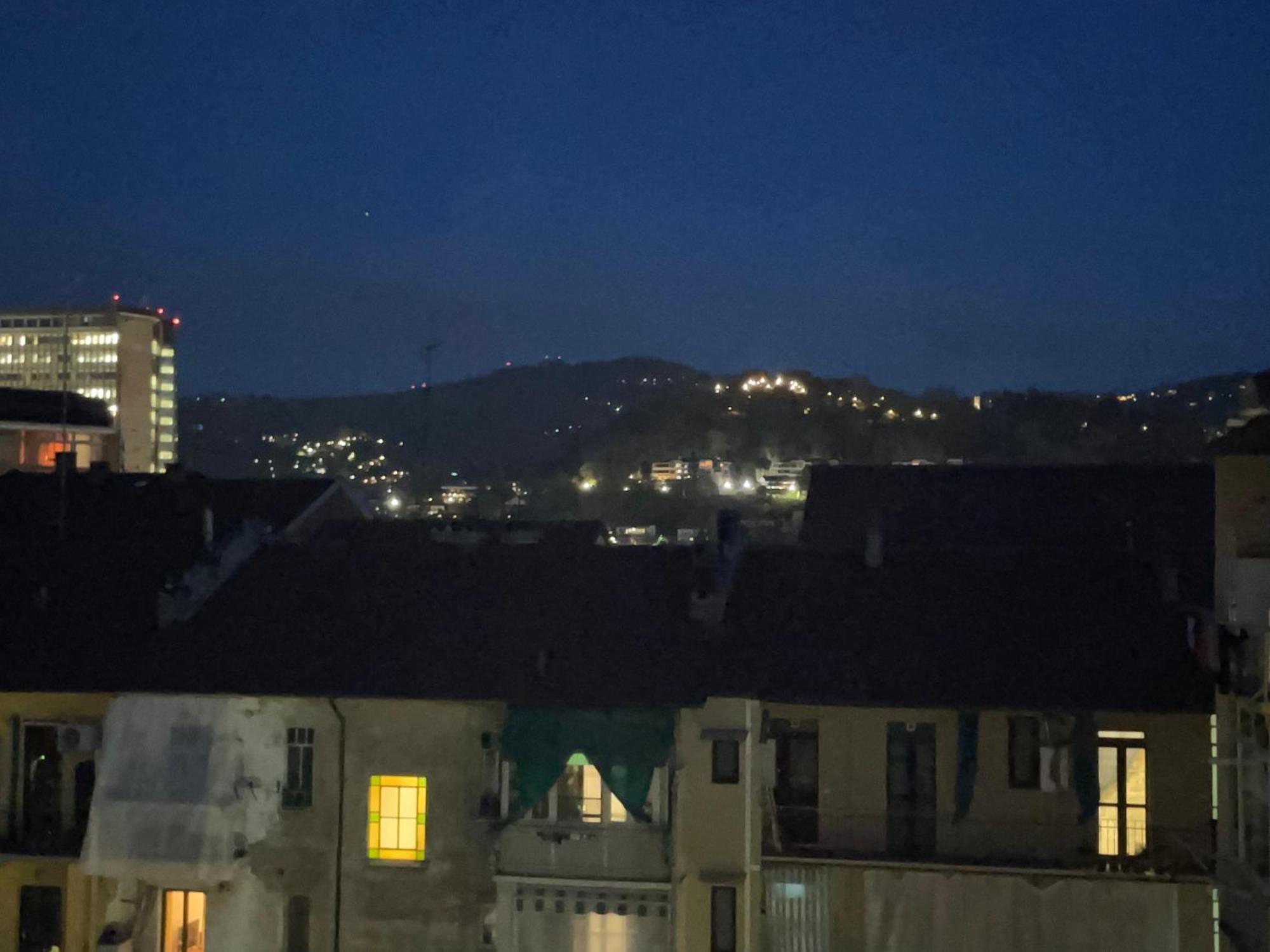 Golden House-super View On *